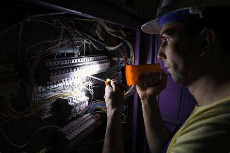 Elektriker døgnvagt .
